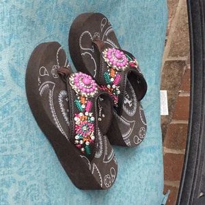 Size 6 Montana West Embroidered flip-flops